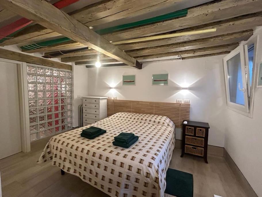 A Santa Croce Apartment